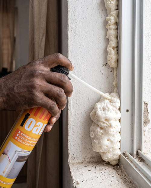 MOUSSE EXPANSIVE POLYURÉTHANE COMBLEZ FACILEMENT LES TROUS ET ESPACES DIFFICILES